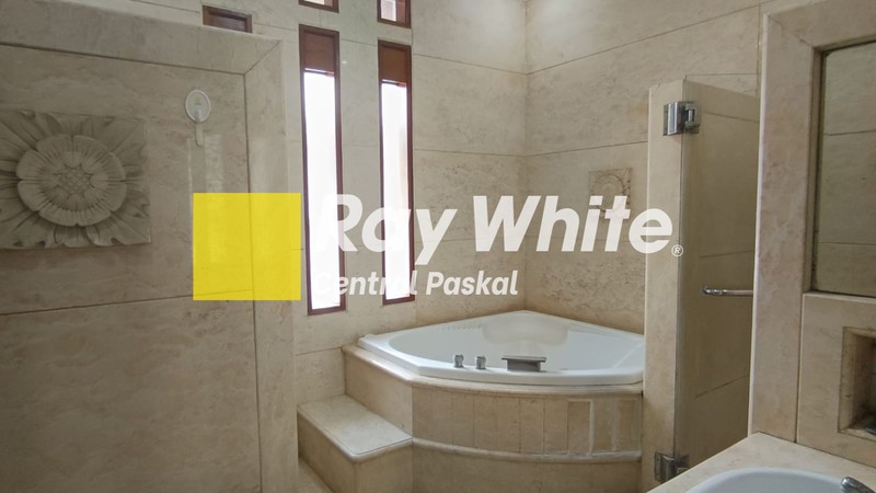 Rumah Cantik dan Asri di Taman Sakura Bandung