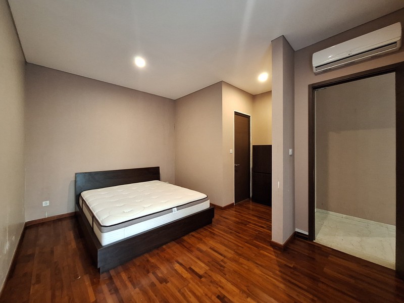 Rumah Furnished Dengan Private Pool di Serenia Hills Lebak Bulus