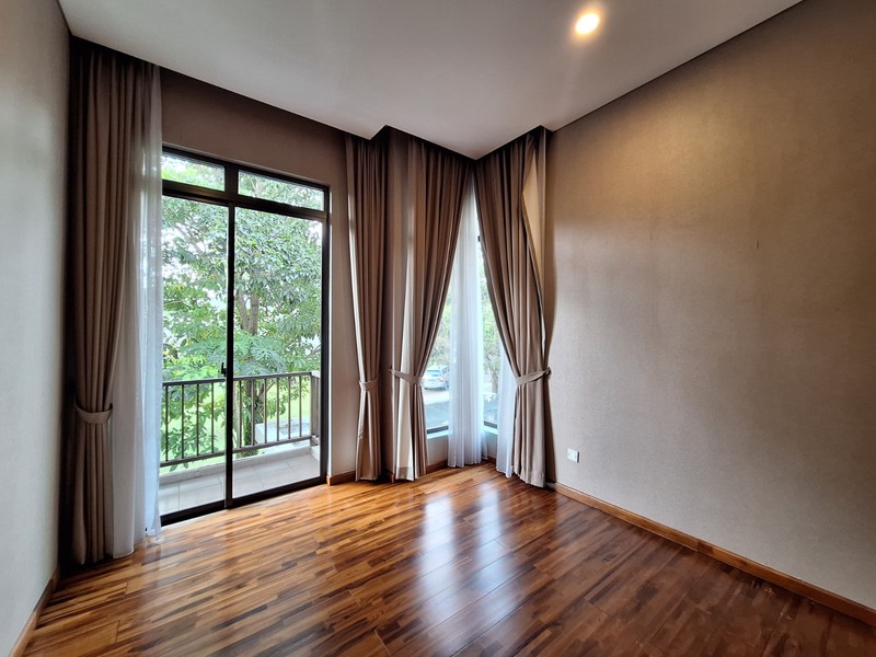 Rumah Furnished Dengan Private Pool di Serenia Hills Lebak Bulus