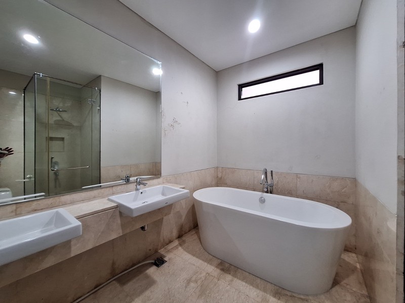 Rumah Furnished Dengan Private Pool di Serenia Hills Lebak Bulus