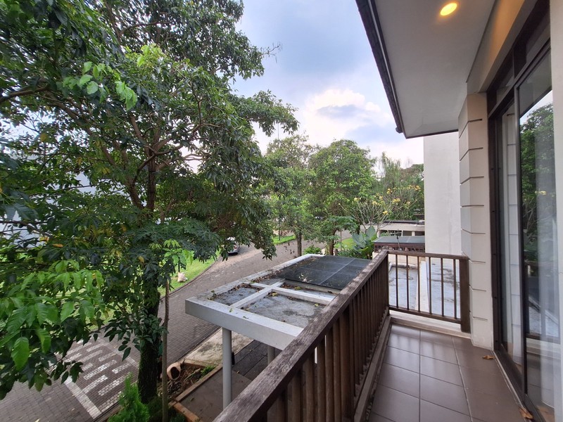 Rumah Furnished Dengan Private Pool di Serenia Hills Lebak Bulus