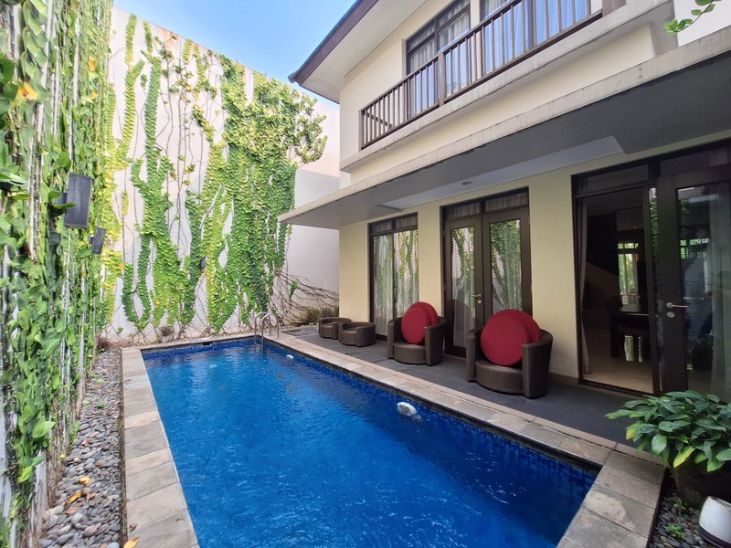 Rumah Furnished Dengan Private Pool di Serenia Hills Lebak Bulus