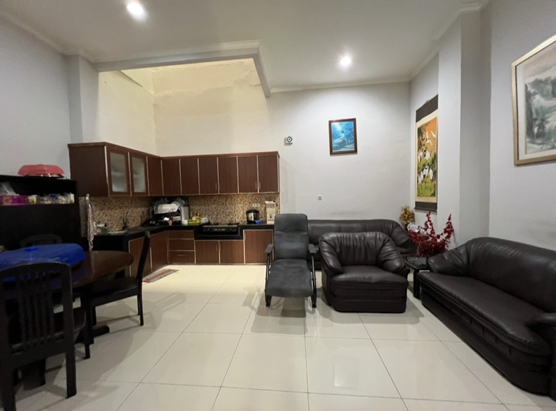 Rumah 3 lantai metro sunter luas 6x18 hadap timur bangunan bagus minimalis