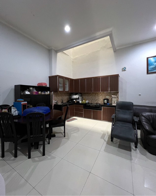 Rumah 3 lantai metro sunter luas 6x18 hadap timur bangunan bagus minimalis