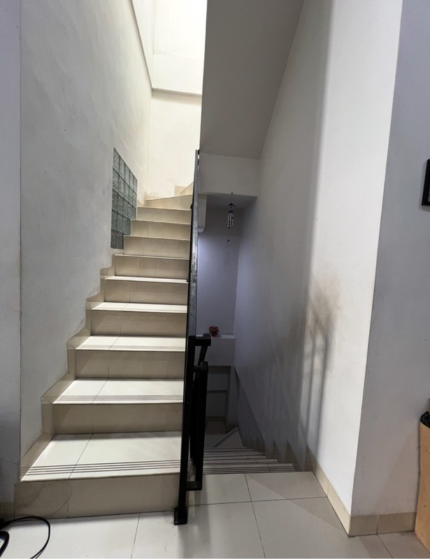 Rumah 3 lantai metro sunter luas 6x18 hadap timur bangunan bagus minimalis