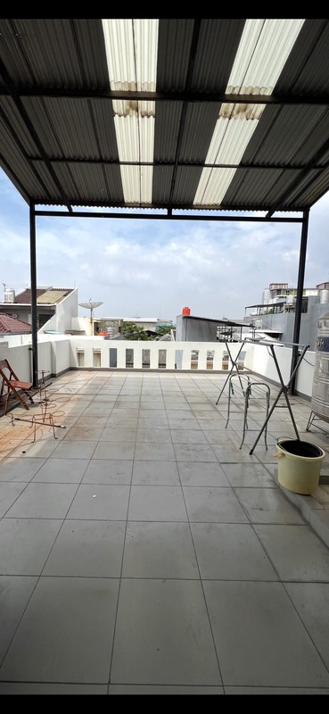 Rumah 3 lantai metro sunter luas 6x18 hadap timur bangunan bagus minimalis