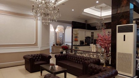 Rumah mewah 3 lantai Metro sunter uk 15x20 m2 hadap timur karaoke marmer