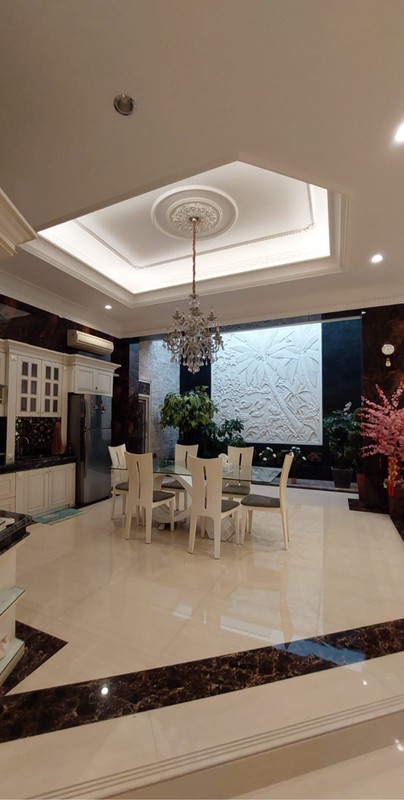 Rumah mewah 3 lantai Metro sunter uk 15x20 m2 hadap timur karaoke marmer