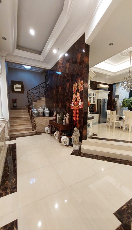 Rumah mewah 3 lantai Metro sunter uk 15x20 m2 hadap timur karaoke marmer