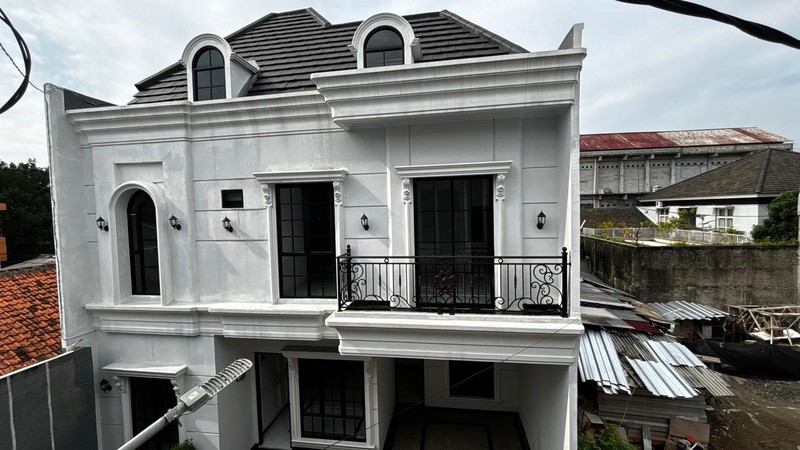 Rumah Baru 2 Lantai Cluster Mewah di Jagakarsa Jakarta Selatan Hanya 5 Menit Ke Toll Andara