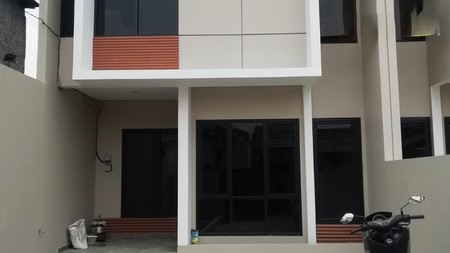 DiJual Rumah 2 Lantai Luas dengan KT 3+1 KM 3+1 Siap Huni di Ciputat