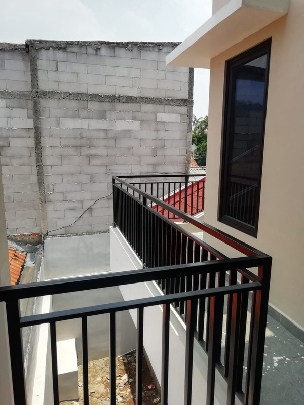 DiJual Rumah 2 Lantai Luas dengan KT 3+1 KM 3+1 Siap Huni di Ciputat