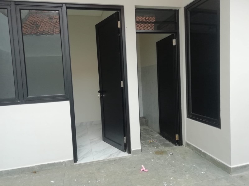 DiJual Rumah 2 Lantai Luas dengan KT 3+1 KM 3+1 Siap Huni di Ciputat
