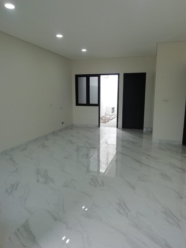 DiJual Rumah 2 Lantai Luas dengan KT 3+1 KM 3+1 Siap Huni di Ciputat