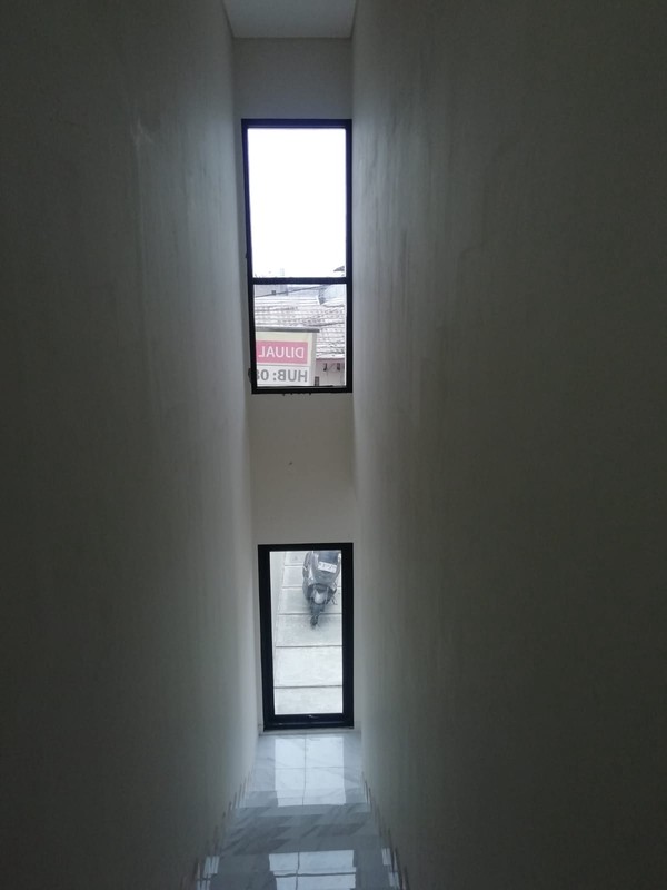 DiJual Rumah 2 Lantai Luas dengan KT 3+1 KM 3+1 Siap Huni di Ciputat