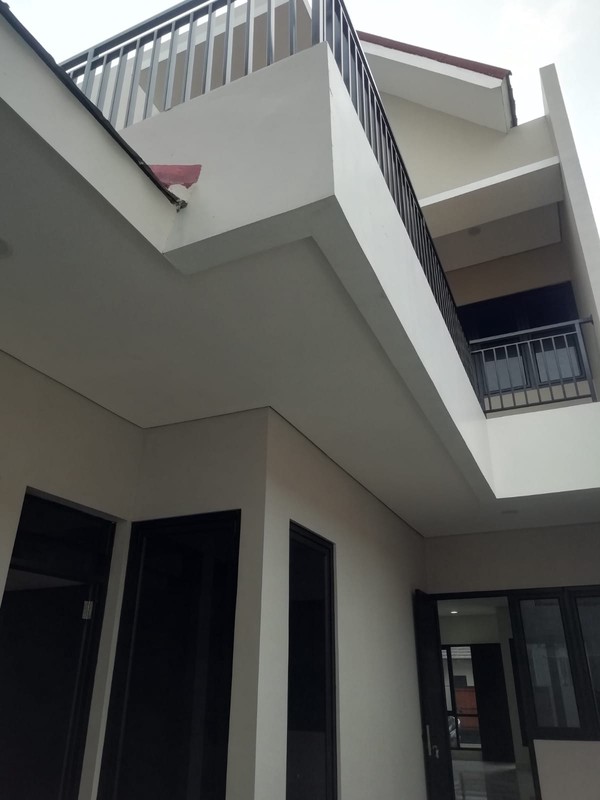 DiJual Rumah 2 Lantai Luas dengan KT 3+1 KM 3+1 Siap Huni di Ciputat