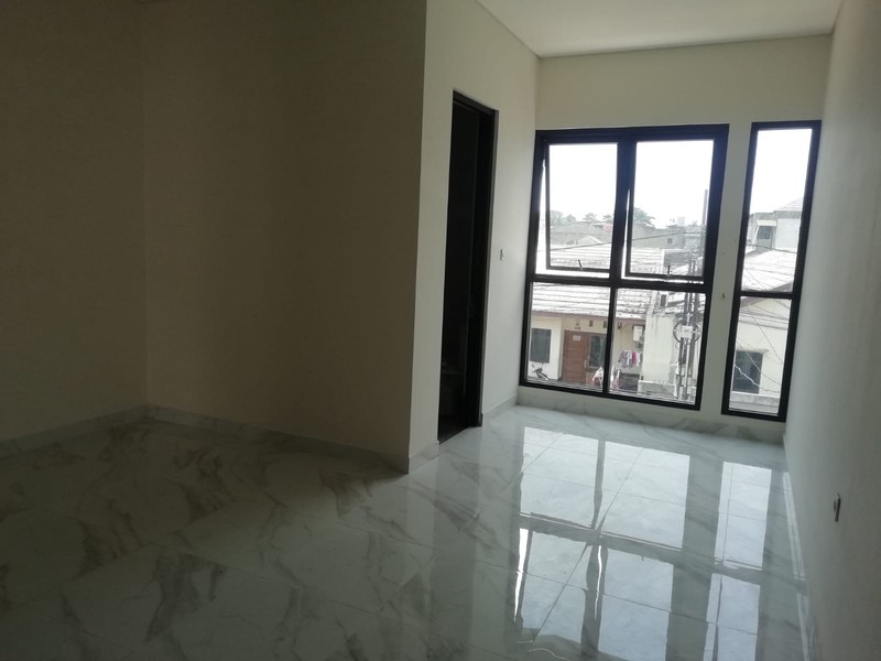 DiJual Rumah 2 Lantai Luas dengan KT 3+1 KM 3+1 Siap Huni di Ciputat