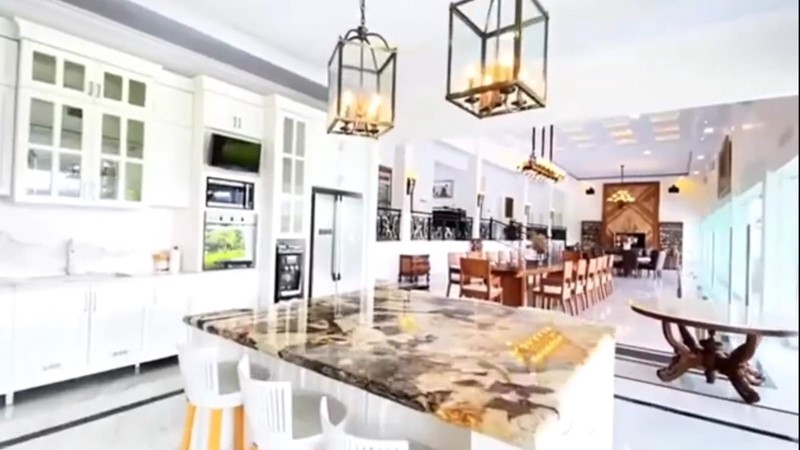 Villa Megah dan Indah dengan Luas 5000 m2 Sentul Bogor Jawa Barat