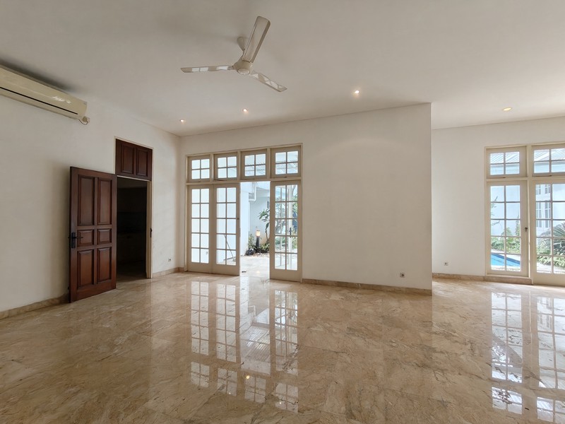 Rumah Hitung Tanah Area Cipete