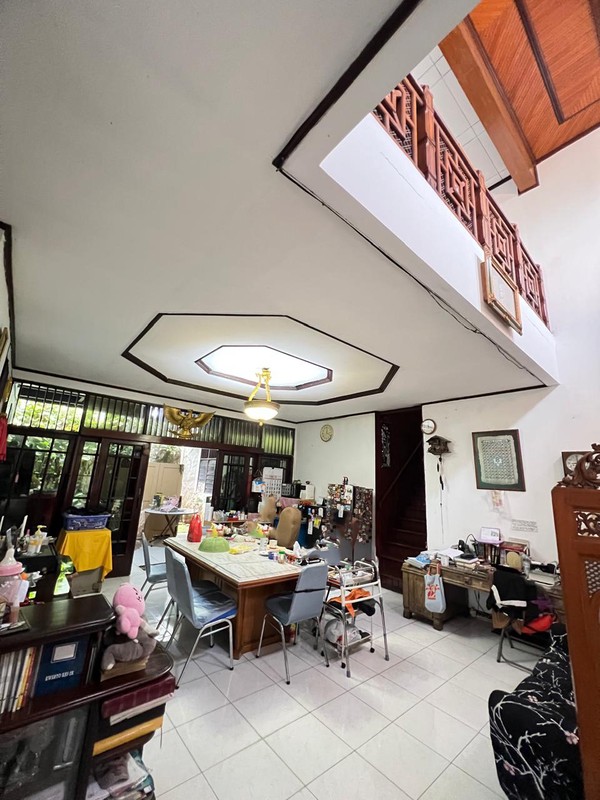 Jual rumah di Dempo Kebayoran Baru, Jakarta Selatan. Sangat strategis!