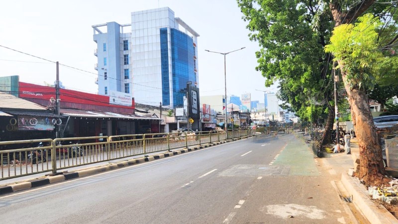 Gedung Ex-Showroom Mobil di Jl. Soepomo Tebet - Jaksel