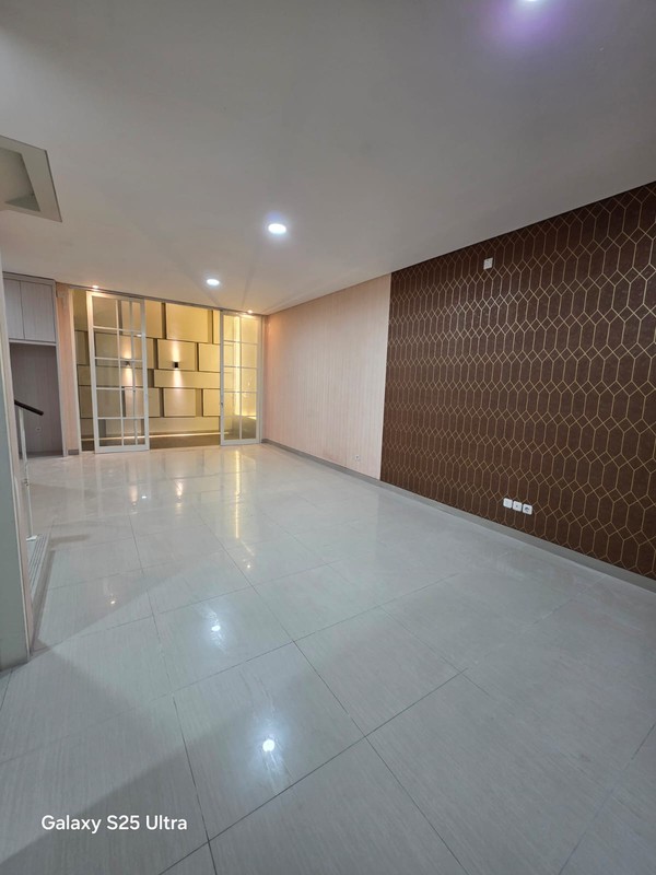 1 Milyar-an Dijual Rumah Citraland The Greenlake Surabaya Barat - Modern 2 Lantai BONUS SEMI Furnished dekat BINUS, Wisata Bukit Mas, Pakuwon Mall