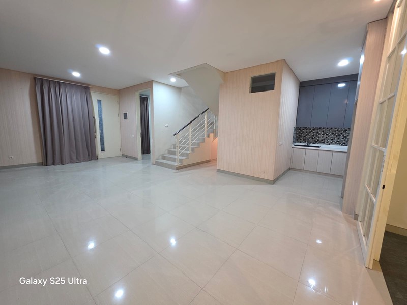 1 Milyar-an Dijual Rumah Citraland The Greenlake Surabaya Barat - Modern 2 Lantai BONUS SEMI Furnished dekat BINUS, Wisata Bukit Mas, Pakuwon Mall