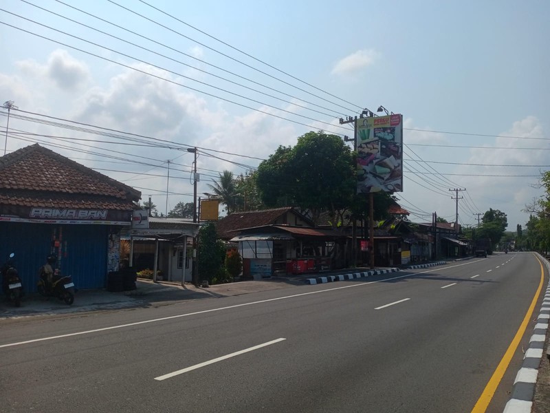Ruang Usaha & Rumah Strategis Di Jalan Magelang Magelang-Jogja, Blondo, Magelang