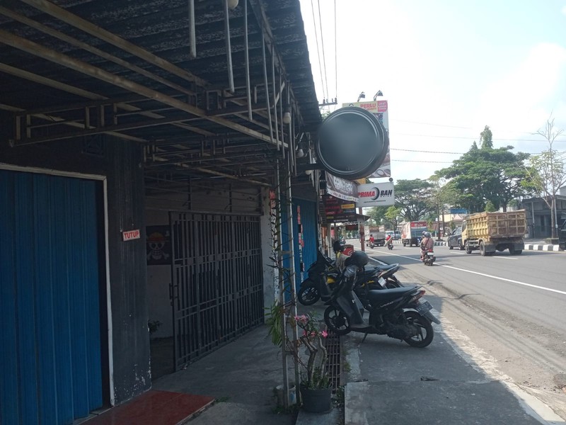 Ruang Usaha & Rumah Strategis Di Jalan Magelang Magelang-Jogja, Blondo, Magelang