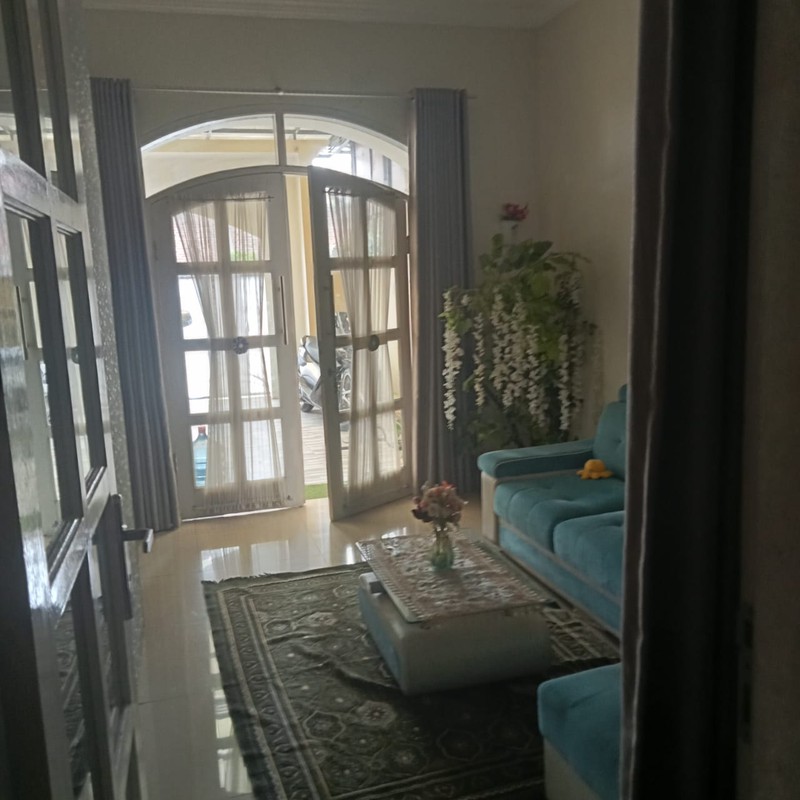Rumah Bergaya American Classic 2,5 Lantai di Cibiru