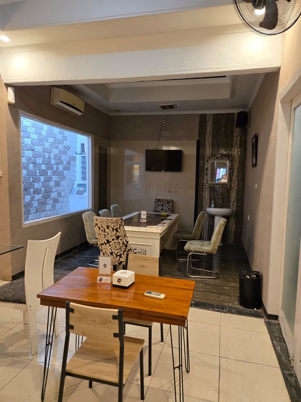 1 572. Jual/Sewa Rumah siap huni Darmo baru barat cocok untuk usaha