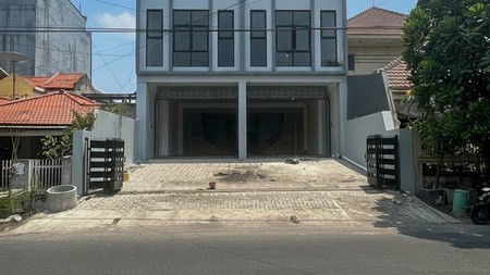 Disewakan 2 Ruko jejer 3 lantai ( NOL JALAN RAYA )
