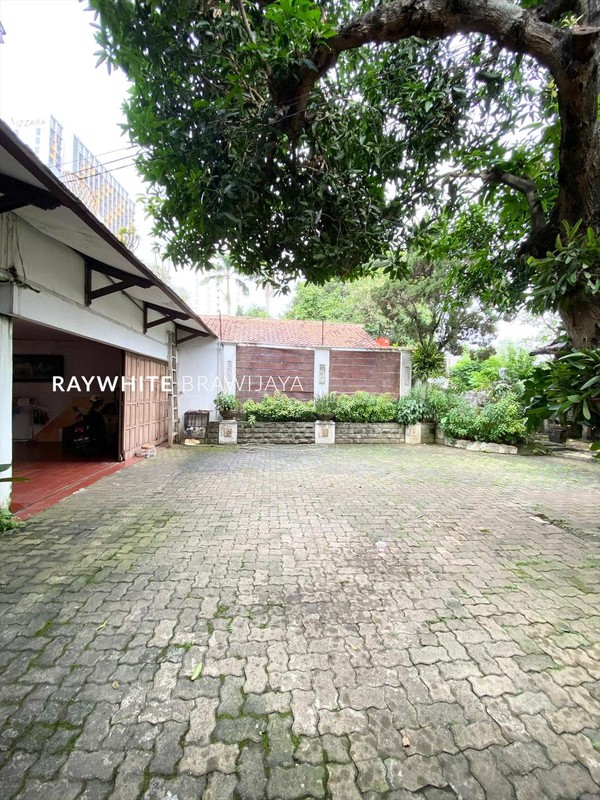 Rumah Lama Lokasi Strategis Area Cilandak Barat
