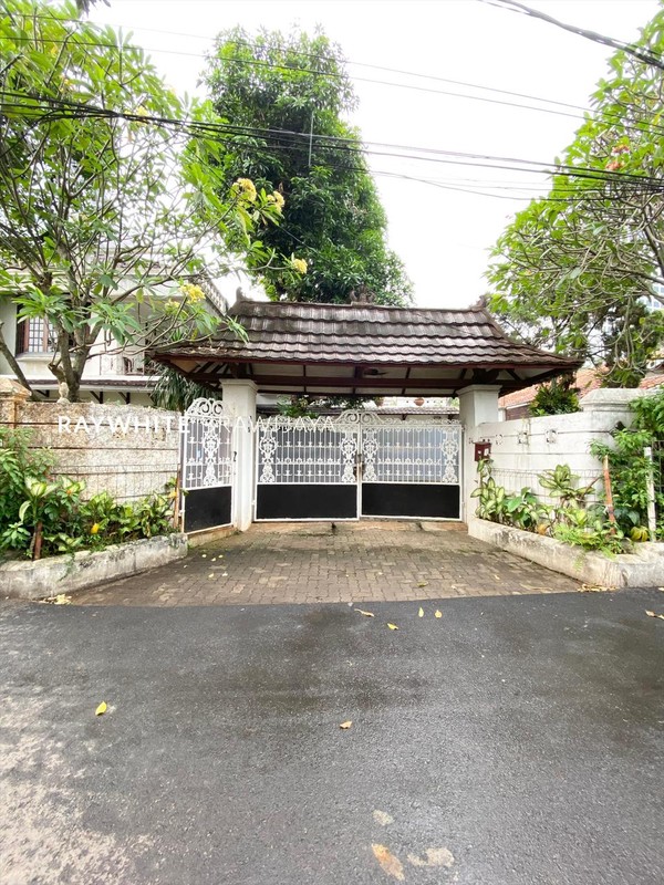 Rumah Lama Lokasi Strategis Area Cilandak Barat