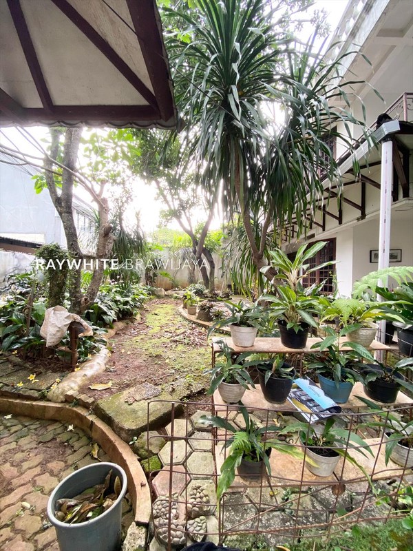 Rumah Lama Lokasi Strategis Area Cilandak Barat