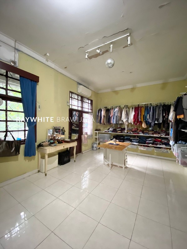 Rumah Lama Lokasi Strategis Area Cilandak Barat