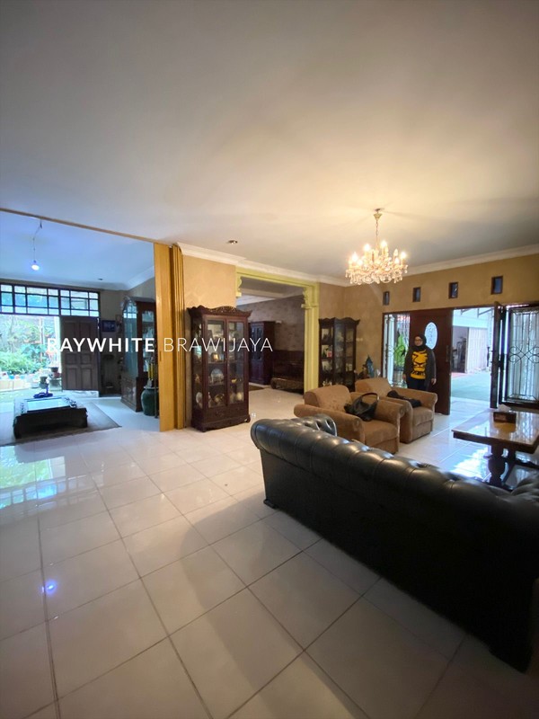 Rumah Lama Lokasi Strategis Area Cilandak Barat