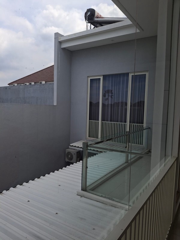 Di jual cepat rumah di Pakuwon Indah Lisbon Granada Surabaya Barat