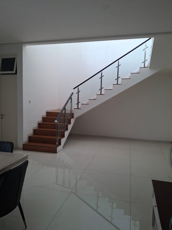 Di jual cepat rumah di Pakuwon Indah Lisbon Granada Surabaya Barat