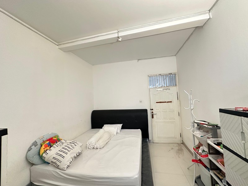 Rumah Cantik Luas 2 Lantai dengan KT 5+2 KM 3+1 Sertifikat SHM