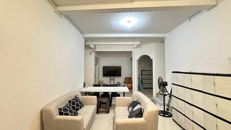 Rumah Cantik Luas 2 Lantai dengan KT 5+2 KM 3+1 Sertifikat SHM