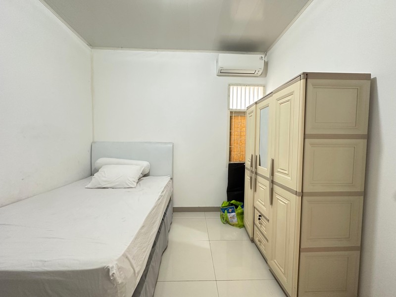Rumah Cantik Luas 2 Lantai dengan KT 5+2 KM 3+1 Sertifikat SHM