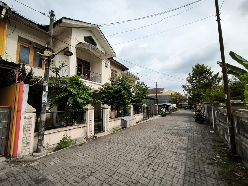 Miliki Rumah Kost Semi Furnish 26 Kamar Tidur Lokasi Dekat Kampus STIE YKPN, Caturtunggal, Depok, Sleman
