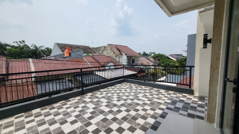 Rumah Baru Siap Huni 2 Lantai di Melati Mas Dekat Tol