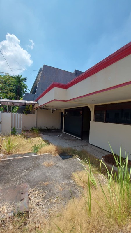 Jual Rumah di Ngagel Surabaya - 3+1 KT, Garasi 2 Mobil