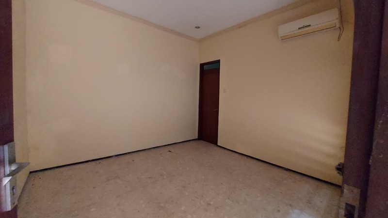 Jual Rumah di Ngagel Surabaya - 3+1 KT, Garasi 2 Mobil