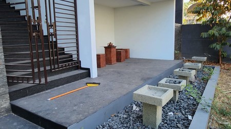Disewakan Rumah Private Pool 3 lantai Citraland Surabaya