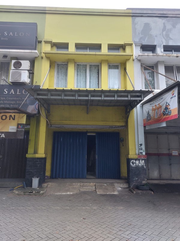 Ruko Siap Pakai dan Lokasi Strategis Pinggir Jalan Raya di Graha Raya