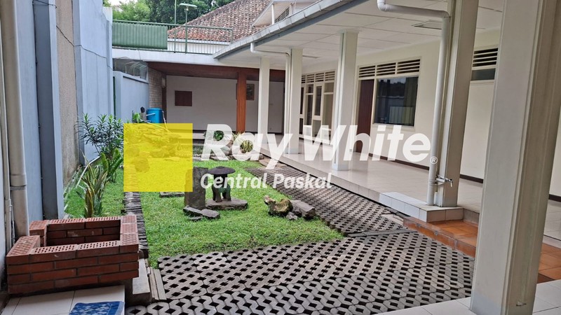 Rumah Status Heritage B di Sayap Sunda Kota Bandung