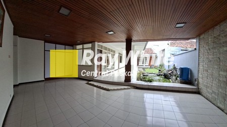 Rumah Status Heritage B di Sayap Sunda Kota Bandung